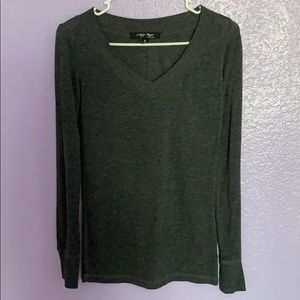 Gray V neck longsleeve
